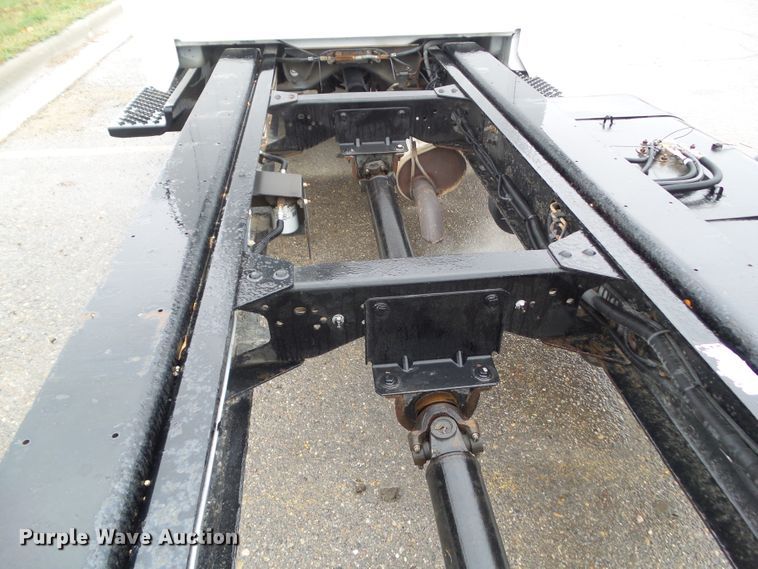 image for item DF0923 2005 GMC C4500  truck cab and chassis