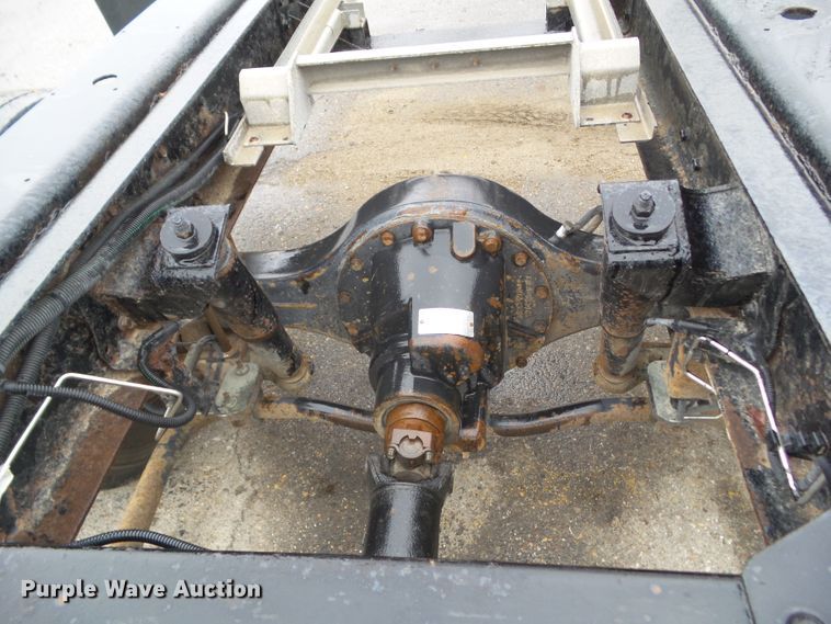 image for item DF0923 2005 GMC C4500  truck cab and chassis