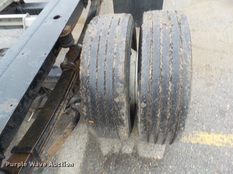 image for item DF0923 2005 GMC C4500  truck cab and chassis