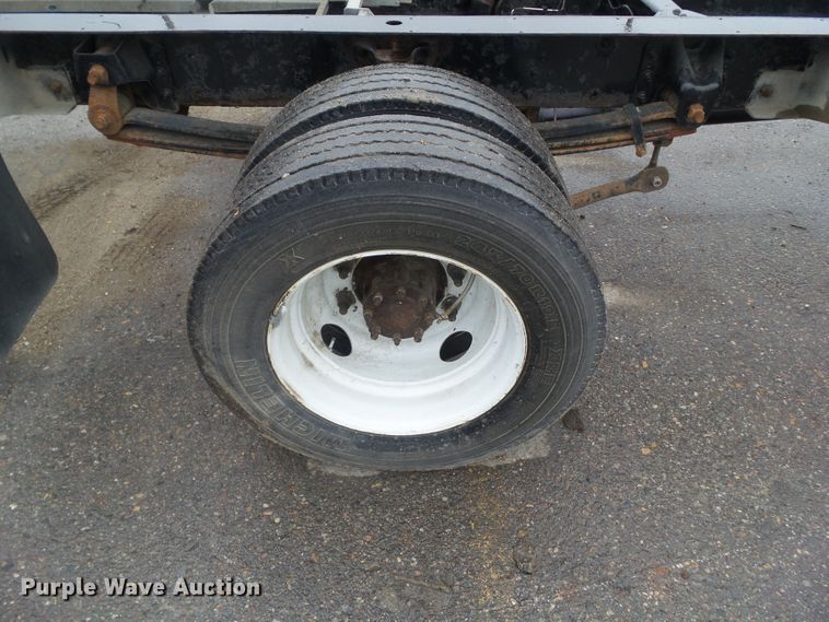 image for item DF0923 2005 GMC C4500  truck cab and chassis