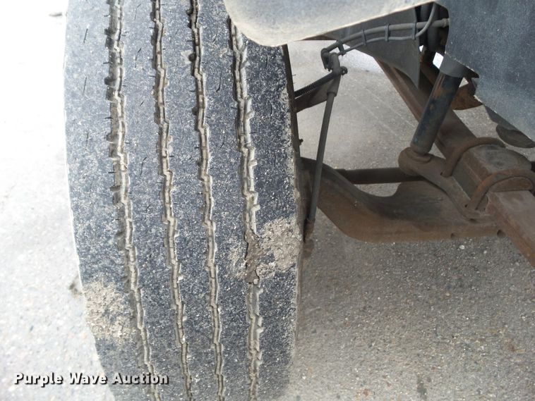 image for item DF0923 2005 GMC C4500  truck cab and chassis