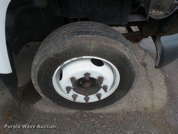 image for item DF0923 2005 GMC C4500  truck cab and chassis