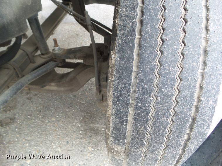 image for item DF0923 2005 GMC C4500  truck cab and chassis