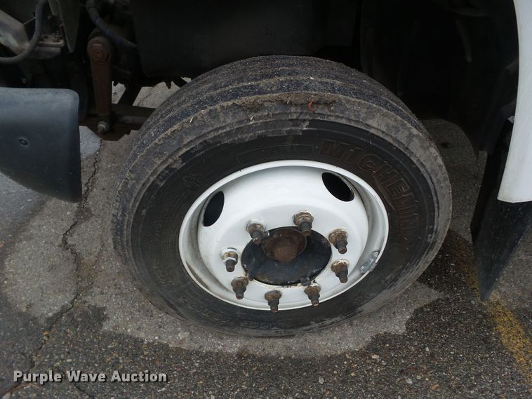 image for item DF0923 2005 GMC C4500  truck cab and chassis