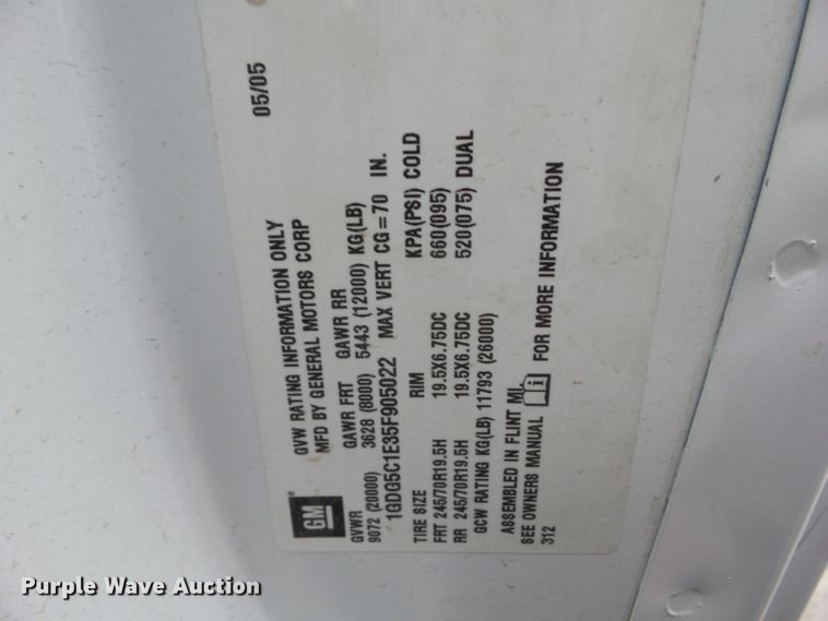 image for item DF0923 2005 GMC C4500  truck cab and chassis