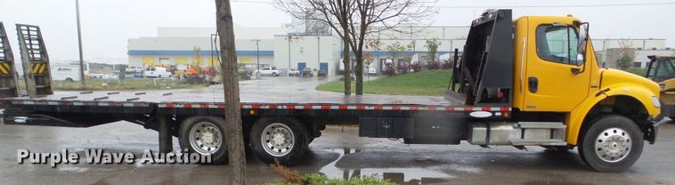 image for item DF0924 2007 Freightliner Business Class M2  hydratail flatbed truck