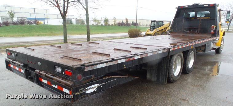 image for item DF0924 2007 Freightliner Business Class M2  hydratail flatbed truck