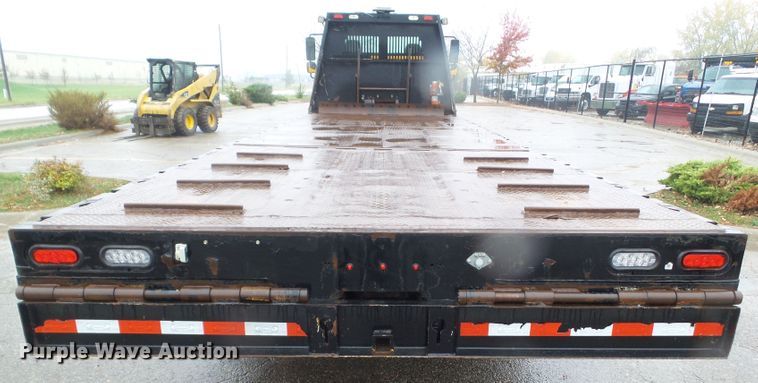 image for item DF0924 2007 Freightliner Business Class M2  hydratail flatbed truck