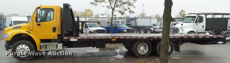 image for item DF0924 2007 Freightliner Business Class M2  hydratail flatbed truck