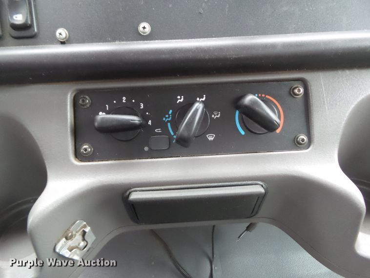 image for item DF0924 2007 Freightliner Business Class M2  hydratail flatbed truck