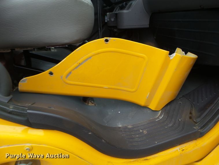 image for item DF0924 2007 Freightliner Business Class M2  hydratail flatbed truck