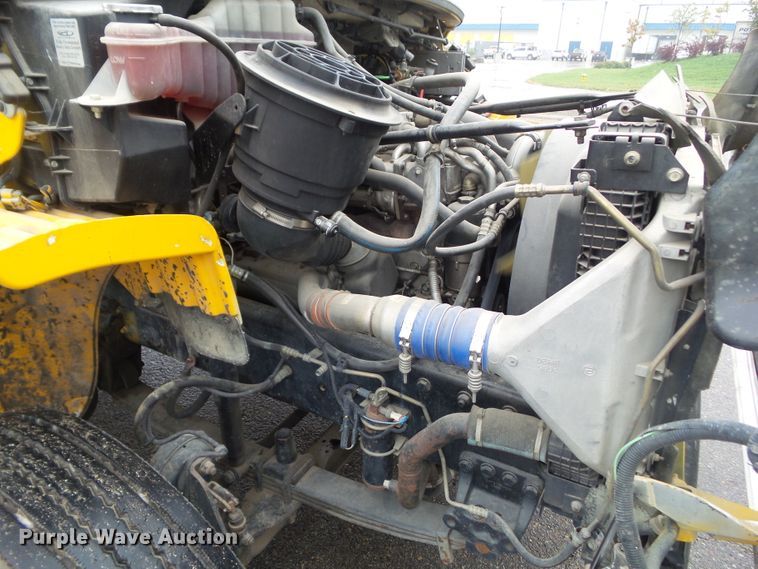 image for item DF0924 2007 Freightliner Business Class M2  hydratail flatbed truck