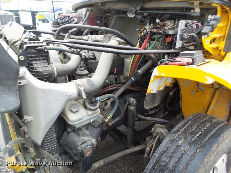 image for item DF0924 2007 Freightliner Business Class M2  hydratail flatbed truck