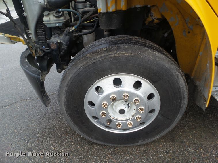 image for item DF0924 2007 Freightliner Business Class M2  hydratail flatbed truck