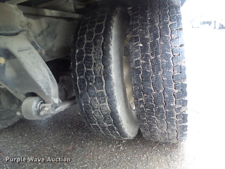 image for item DF0924 2007 Freightliner Business Class M2  hydratail flatbed truck