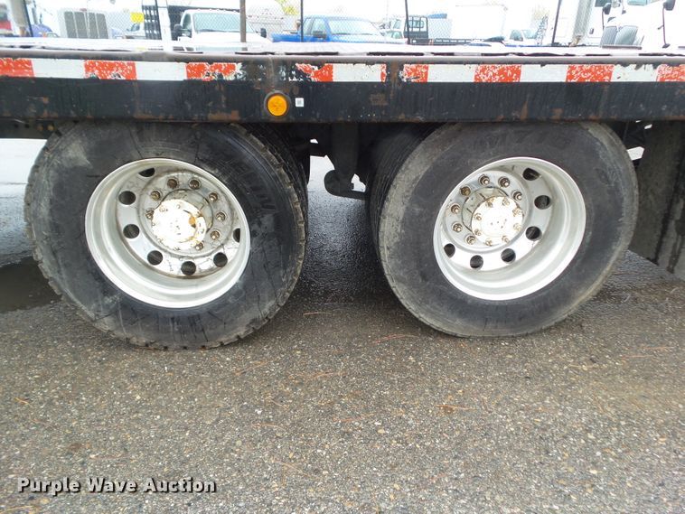 image for item DF0924 2007 Freightliner Business Class M2  hydratail flatbed truck