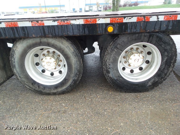 image for item DF0924 2007 Freightliner Business Class M2  hydratail flatbed truck