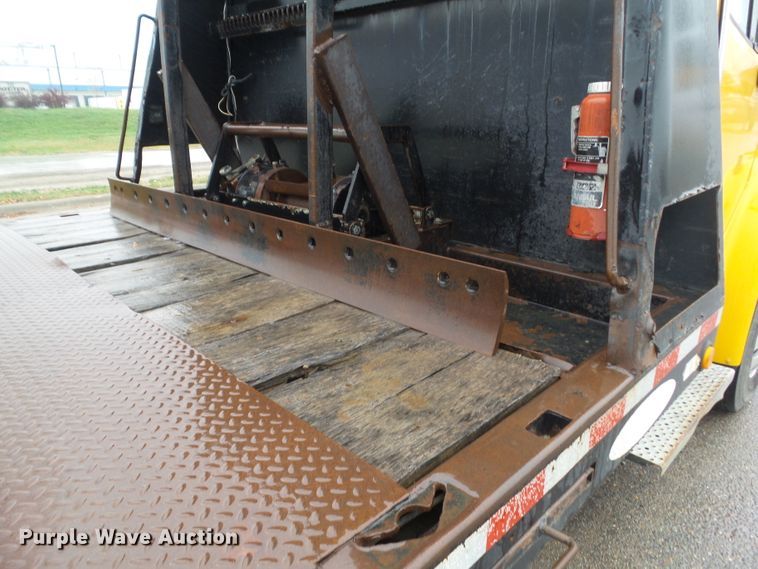 image for item DF0924 2007 Freightliner Business Class M2  hydratail flatbed truck