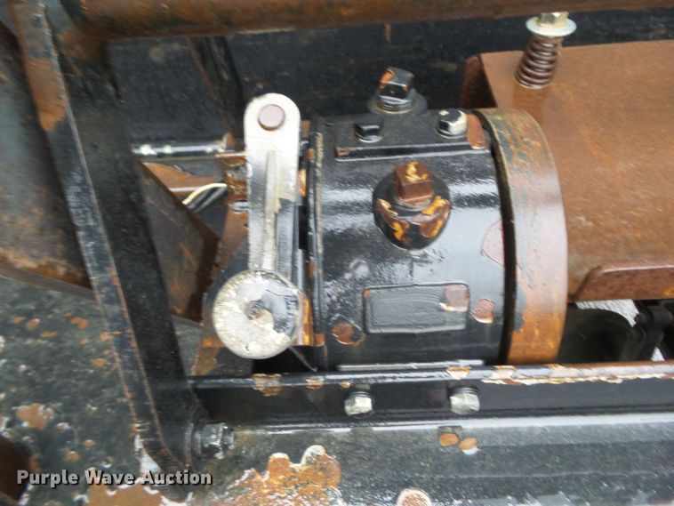 image for item DF0924 2007 Freightliner Business Class M2  hydratail flatbed truck