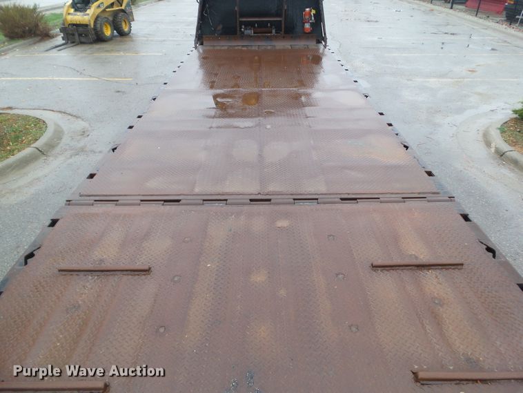 image for item DF0924 2007 Freightliner Business Class M2  hydratail flatbed truck