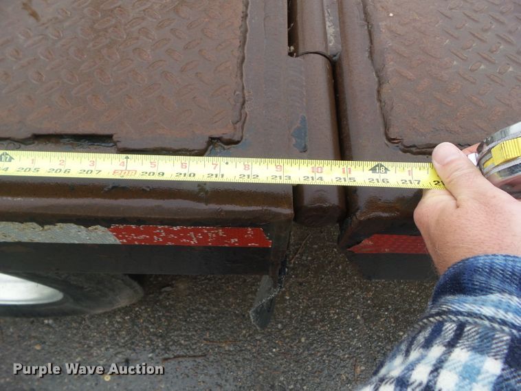 image for item DF0924 2007 Freightliner Business Class M2  hydratail flatbed truck