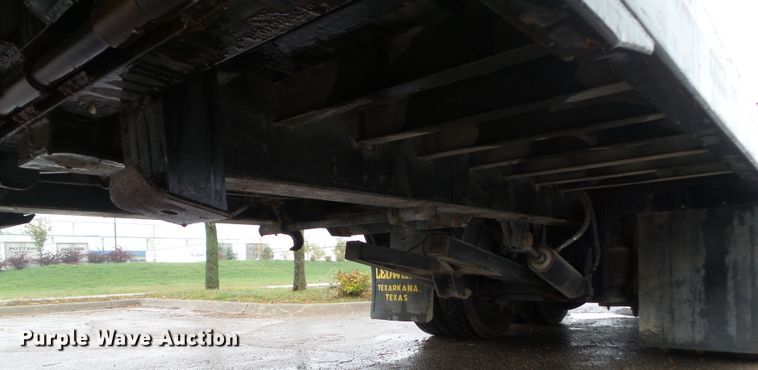 image for item DF0924 2007 Freightliner Business Class M2  hydratail flatbed truck