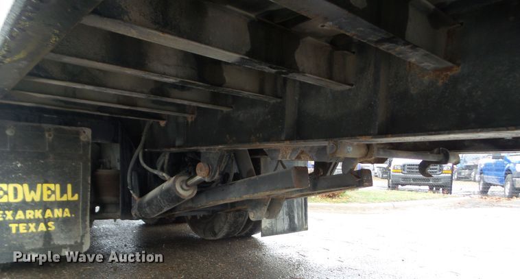 image for item DF0924 2007 Freightliner Business Class M2  hydratail flatbed truck