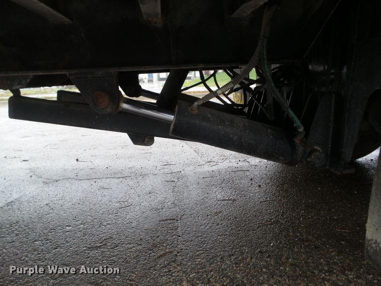 image for item DF0924 2007 Freightliner Business Class M2  hydratail flatbed truck