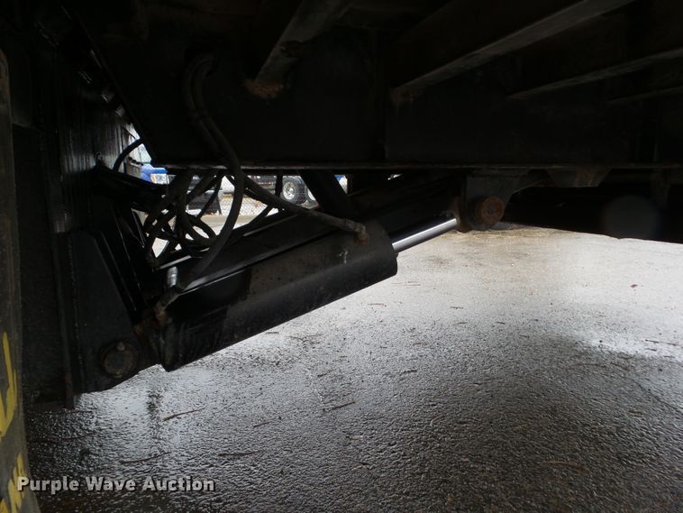 image for item DF0924 2007 Freightliner Business Class M2  hydratail flatbed truck