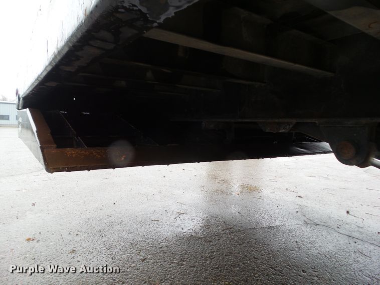 image for item DF0924 2007 Freightliner Business Class M2  hydratail flatbed truck