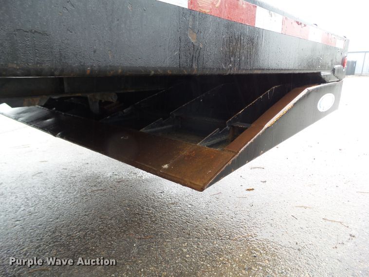 image for item DF0924 2007 Freightliner Business Class M2  hydratail flatbed truck