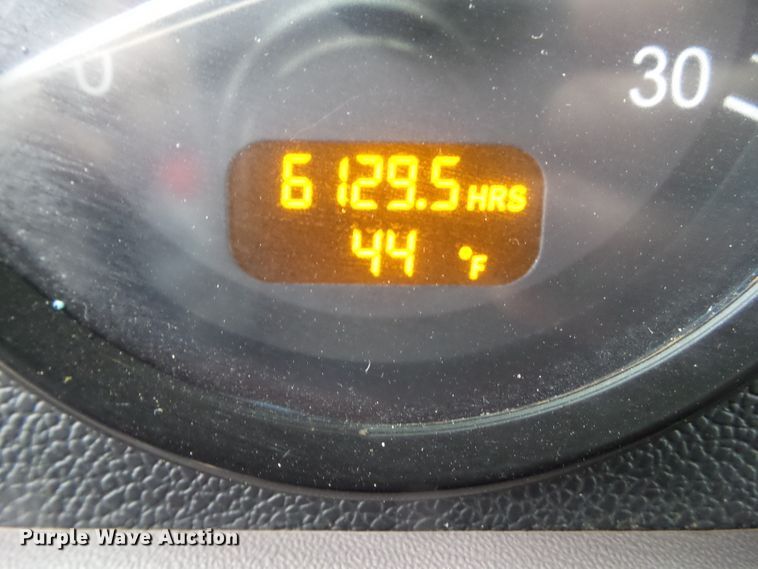 image for item DF0925 2011 Peterbilt 365  semi truck