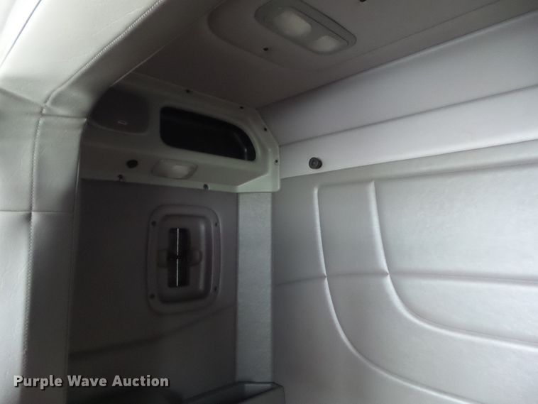 image for item DF0925 2011 Peterbilt 365  semi truck