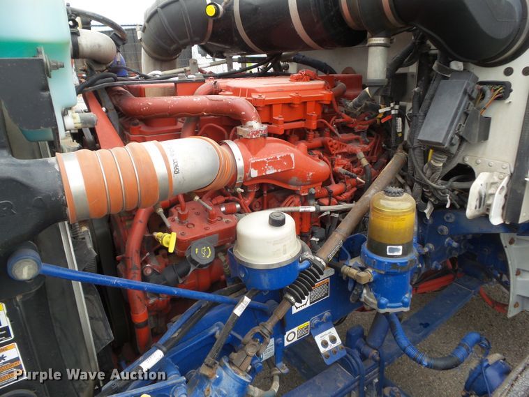 image for item DF0925 2011 Peterbilt 365  semi truck