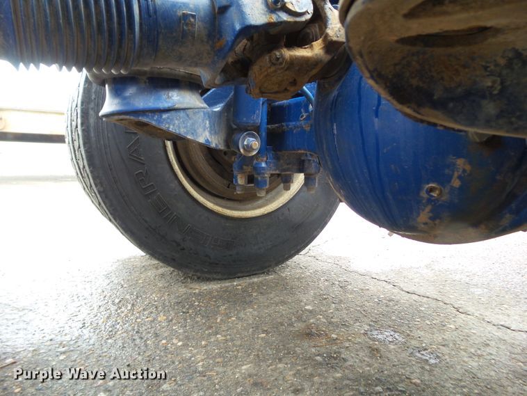 image for item DF0925 2011 Peterbilt 365  semi truck