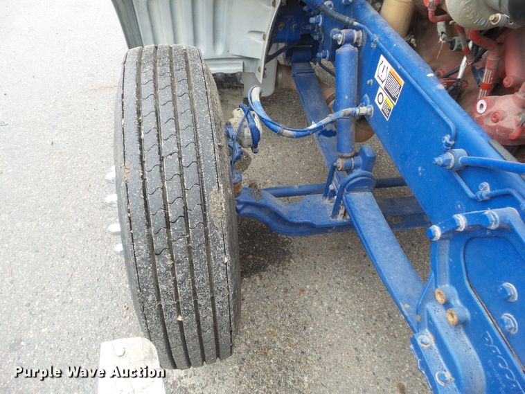 image for item DF0925 2011 Peterbilt 365  semi truck