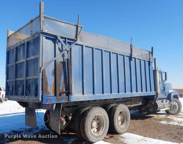 image for item DG4640 1978 International F4370  silage truck