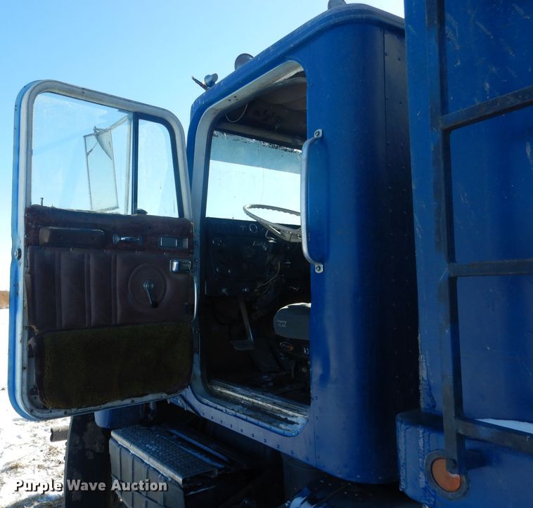 image for item DG4640 1978 International F4370  silage truck