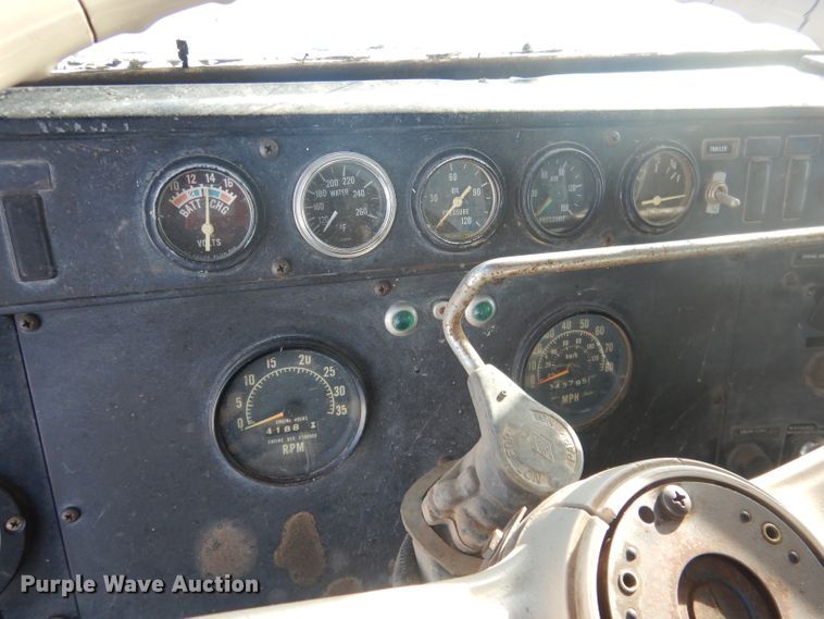 image for item DG4640 1978 International F4370  silage truck