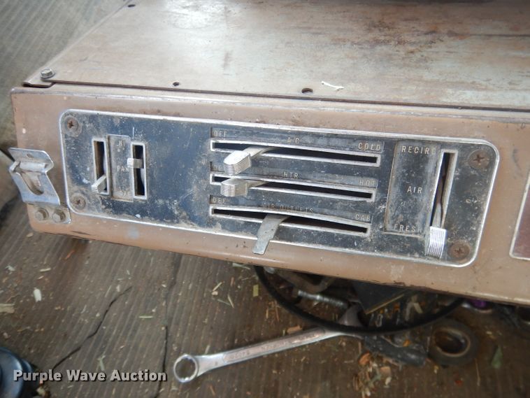 image for item DG4640 1978 International F4370  silage truck