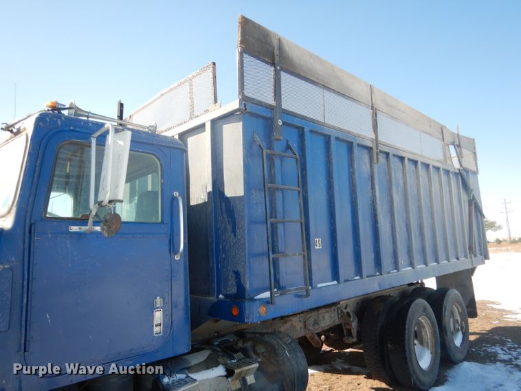 image for item DG4640 1978 International F4370  silage truck