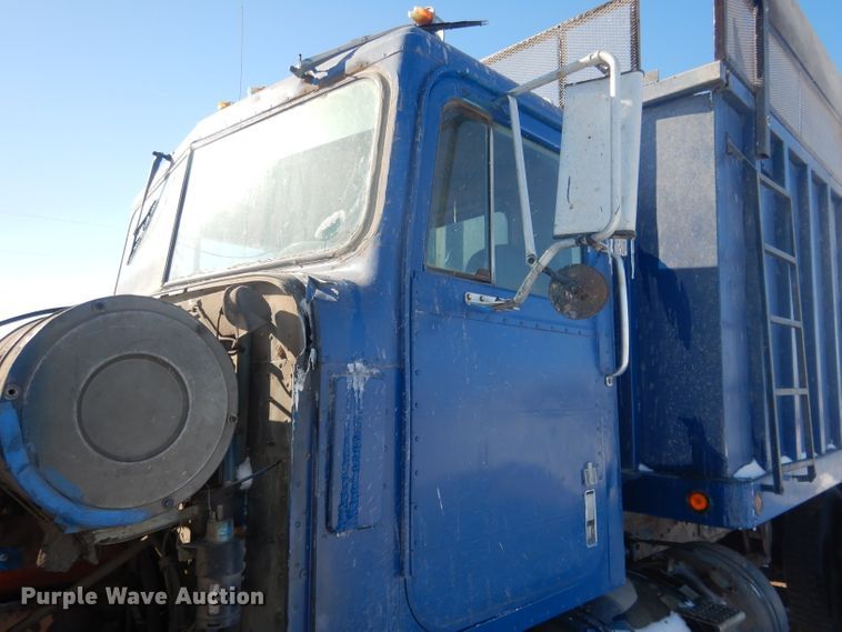 image for item DG4640 1978 International F4370  silage truck