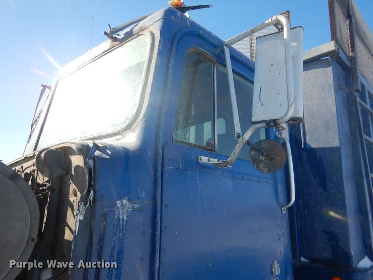 image for item DG4640 1978 International F4370  silage truck