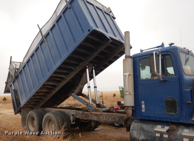 image for item DG4640 1978 International F4370  silage truck