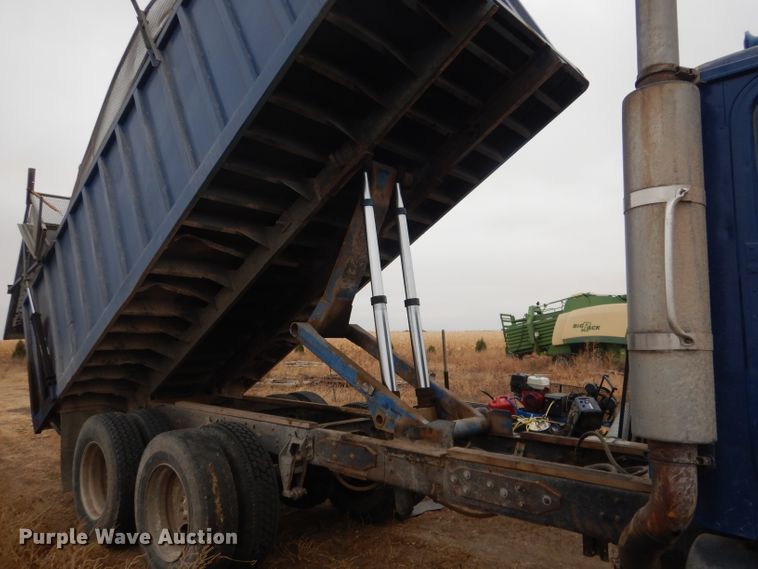 image for item DG4640 1978 International F4370  silage truck