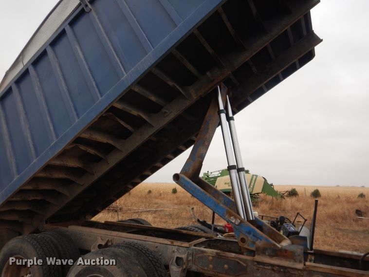 image for item DG4640 1978 International F4370  silage truck