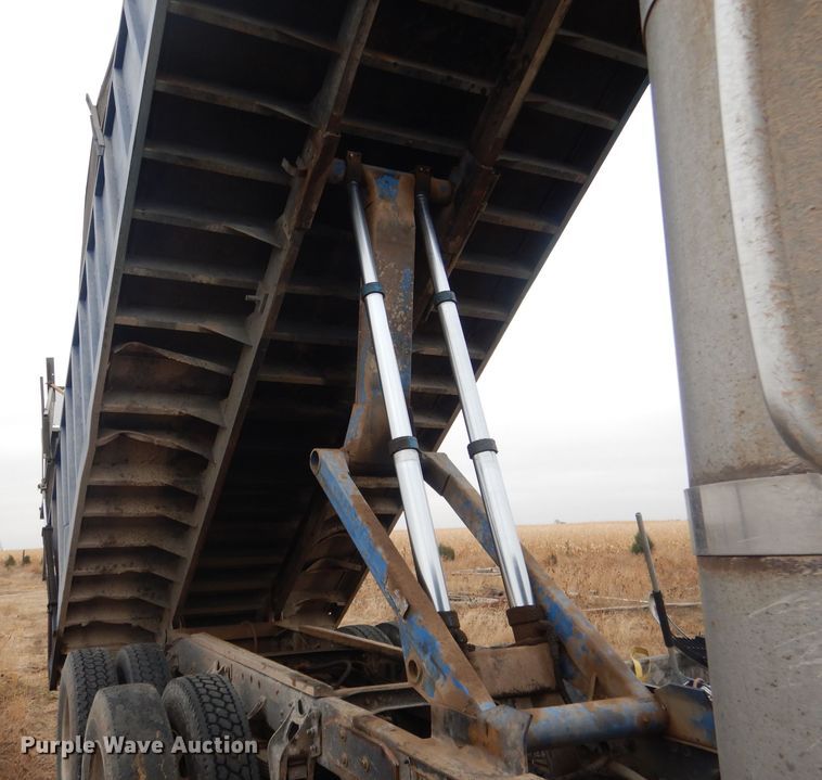 image for item DG4640 1978 International F4370  silage truck