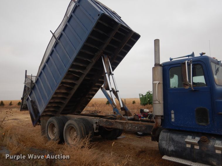 image for item DG4640 1978 International F4370  silage truck