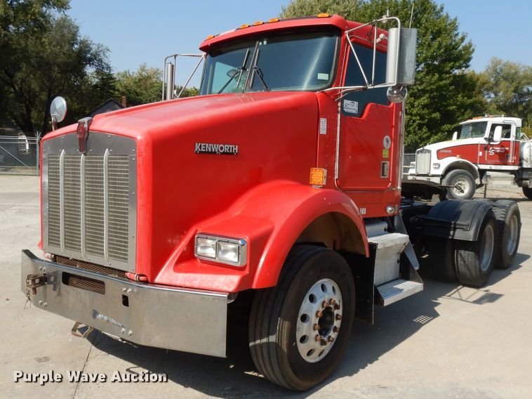 image for item DH0247 2001 Kenworth T800  semi truck