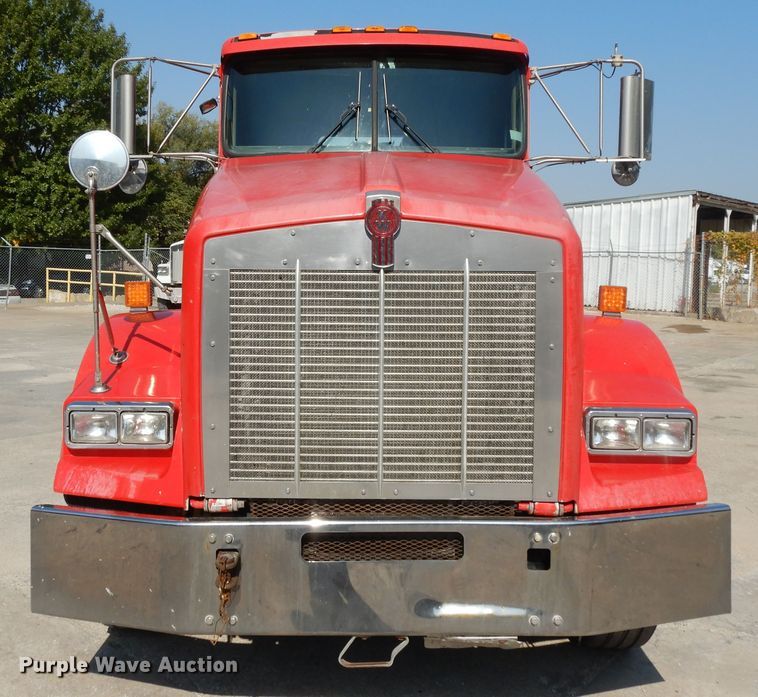 image for item DH0247 2001 Kenworth T800  semi truck